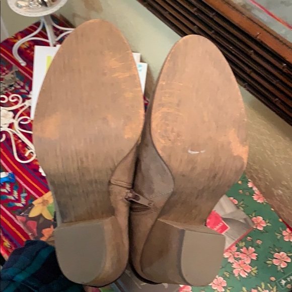 Carlos Santana Booties - Picture 5 of 7